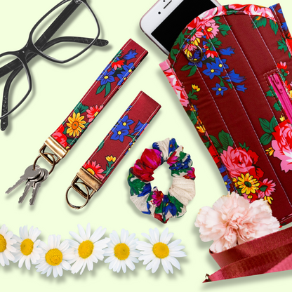 Cutie Keychain in Masani Maroon